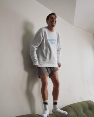 Jose Dammert Instagram - Yo soy amante de lo clásico. @reebokperu tiene zapatillas que son parte de su historia, y entre mis favoritas estarán siempre las Club C. Te pregunto… ¿Con qué las combinarías? ¡Dame ideas!
¡Los leo!