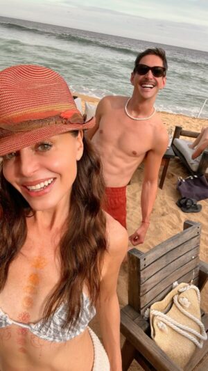 Jose Dammert Instagram - Agárrate #Zipolite , que ya llegaron este par de diosas a  la semana del #pride🌈 y el #solsticio LoveU @josedammert