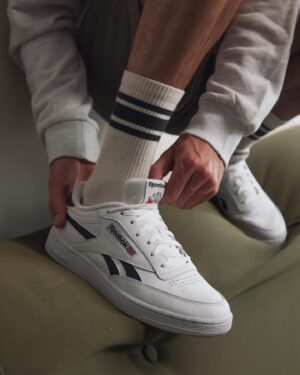Jose Dammert Instagram - Yo soy amante de lo clásico. @reebokperu tiene zapatillas que son parte de su historia, y entre mis favoritas estarán siempre las Club C. Te pregunto… ¿Con qué las combinarías? ¡Dame ideas!
¡Los leo!