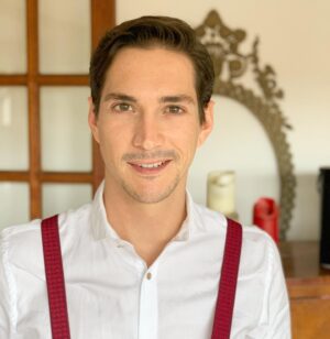 Jose Dammert Instagram - Que la cuarentena no te quite la elegancia... eso es todo. Sigan con su día. #actor #elegancia #esoestodo
