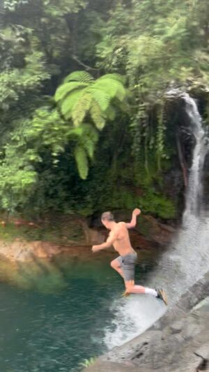 Jose Dammert Instagram - Superando mi miedo a las alturas, pero cuando la naturaleza es tan potente y majestuosa no se decir que no! Que los miedos no te detengan! 
P.D. Eran 7 metros 🙈
#tb #Mexico