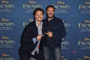 José Garcia Instagram - Quelle belle journée de promo avec mon Juan @juanarbelaezchef Le meilleur des chefs! Et le plus sympathique compagnon de promo et chanteur invétéré #encanto#disney#🔥🎊😘🥳😂🎬sortie en salle le 24 novembre 2021 🔥🎬