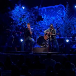 José Giménez-Zapiola Instagram - Un finde mágico en 🇺🇾, le abrimos el show al gran @egbrancciari77 en @medioymedio y tocamos en @feronaclubsocial con el equipo de siempre @jaimeramonaa @yclari @mendiomandel ❤️Este año se viene un discazo y muchos shows 

 📸 @maurirod.uy