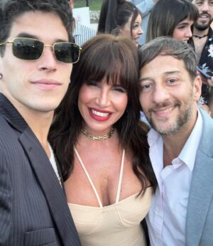 José Giménez-Zapiola Instagram - Ayer función de prensa de @mammamiaarg en Carlos Paz. Todo es una fiesta, gracias @rickypashkus por tu confianza y tu guía. Gracias @flor_de_p por ser la mejor Donna que podíamos tener, gracias por tu liderazgo, tu entrega y amor. 
Párrafo aparte para vos mi amor @malenaratner . Verte brillar arriba del escenario y poder compartir juntos me hace muy feliz. Que la vida y los escenarios nos unan siempre. 
Gracias a todo el equipo y compañeros maravillosos que hace posible esto, @soymatiasibarra @vero_pecollo @alerobotti @marcekot @pardoproduccionesok @majovcp11 @matiasheich !!
 
🤵🏻‍♂️ @divotrajes