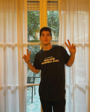 José Giménez-Zapiola Instagram - SORTEO FINALIZADO- 
PINTÓ SORTEO 💘
Voy a sortear DOS remeras con frases de mi último disco! 
Para participar dale like a esta publicación y etiqueta a que amig@ le regalarías una 🔥