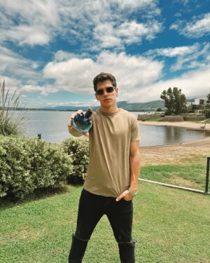 José Giménez-Zapiola Instagram - Estas fiestas pasalas con tu gente, con tu Tribu, porque de eso se trata la vida, de pasar lindos momentos acompañados de nuestra gente 💙
 #JoinTheTRIBE #Embajador