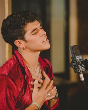 José Giménez-Zapiola Instagram - Que lindo como como están recibiendo “cuando vos no estás” muchas gracias por sus mensajes y por compartir mi nueva canción ♥️

Y muchas gracias al tremendo equipo que participó:

Productor: @mateorodo 
Composición junto a mi hermano @jaimeramonaa 
Video: @janopiccardo 
St: @keipampillon 
👔 @guiltyberlin.ar 

📸 @candeallende.ph
