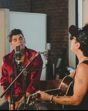 José Giménez-Zapiola Instagram - Que lindo como como están recibiendo “cuando vos no estás” muchas gracias por sus mensajes y por compartir mi nueva canción ♥️

Y muchas gracias al tremendo equipo que participó:

Productor: @mateorodo 
Composición junto a mi hermano @jaimeramonaa 
Video: @janopiccardo 
St: @keipampillon 
👔 @guiltyberlin.ar 

📸 @candeallende.ph