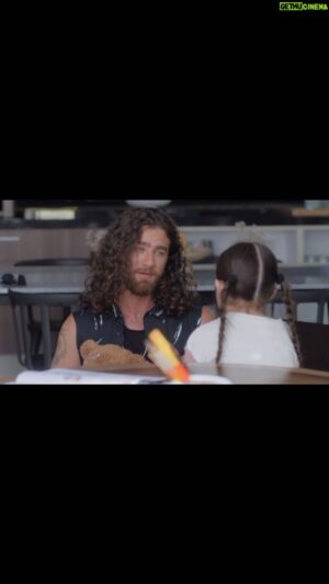 José Luis Badalt Instagram - ¿Cómo explicarle esto a un hijx?

Lunes a Viernes 8:30pm por las estrellas 
#piensoenti @piensoentitv  #actor #fofo