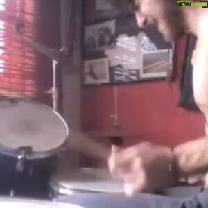 José Luis Badalt Instagram - Feliz día mundial del baterista… les comparto estos clips del baúl de los recuerdos. Ya más de 20 años de haber sido elegido por este instrumento, 20 años de dicha de estar sentado en el “trono” como dicen mis compas bateros.
Gracias por llenarme el alma con ritmo.

#instadrummer #drummer #bateria #baterista