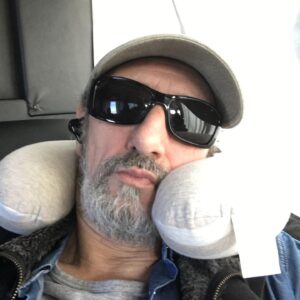 José Luis Gil Instagram - Viaje. Música. GRAN TEATRO ELCHE. CYRANO DE BERGERAC. 20.00 h. A disfrutar de la MEJOR COMPAÑÍA.
