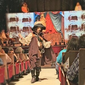 José Luis Gil Instagram - A los que lo aman, lo viven, lo necesitan y lo hacen posible, FELIZ DÍA DEL TEATRO!
El que lo ofende, nos ofende, y si nos busca, ya sabe donde encontrarnos.
Mucha fuerza a todos!