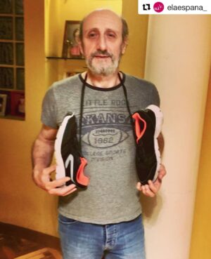 José Luis Gil Instagram - #Repost @elaespana_ with @get_repost
・・・
Nuestro embajador @jose_luis_gil_sanz se pone sus zapatillas al cuello y el 13 de marzo,las pondra en sus pies para transformar sus pasos en un donativo para luchar contra las Leucodistrofias.
JOSE Luis reta a @vanesa_romero @lamedinaesoficial @nachoguerreros  a hacer lo mismo! Subir vuestra foto con las zapatillas al cuello y etiquetar a @elaespana_ 
Más información en el link de la BIO