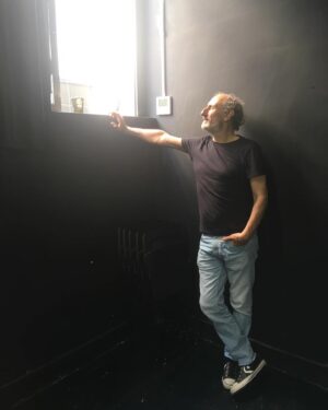 José Luis Gil Instagram - TEATRO.Disfrutando de cada ensayo de EDUARDOll. 
(Donde el niño se esconde).