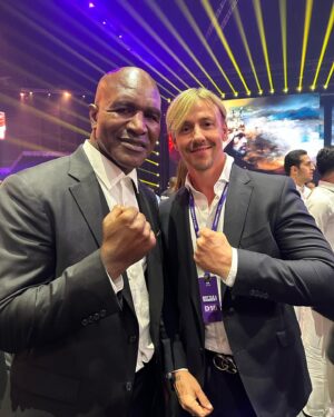 José María Gutiérrez Instagram - Noche mágica con dos de los grandes de los pesos pesados @miketyson @evanderholyfield ❤️