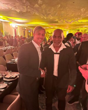 José María Gutiérrez Instagram - Noche mágica con dos de los grandes de los pesos pesados @miketyson @evanderholyfield ❤️