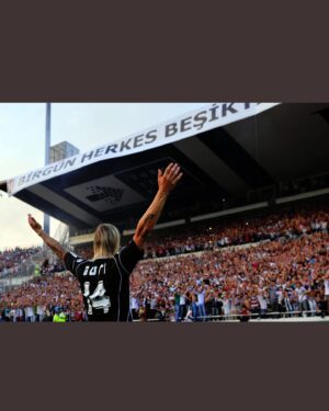 José María Gutiérrez Instagram - #OnThisDay 2010 volvería otra vez con los ojos 👀 cerrados a mi Istanbul=Besiktas ,cuantos recuerdos y todos bonitos.Mi Familia ❤️black eagles 🦅 @besiktas