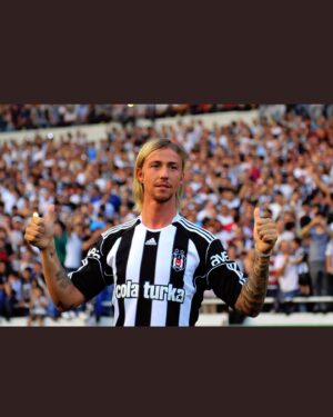 José María Gutiérrez Instagram - #OnThisDay 2010 volvería otra vez con los ojos 👀 cerrados a mi Istanbul=Besiktas ,cuantos recuerdos y todos bonitos.Mi Familia ❤️black eagles 🦅 @besiktas