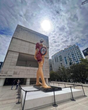 José María Torre Instagram - De las cosas que valen la pena al 1000% impresionante la Expo en el @museojumex de uno de los artistas mas transgresores y talentosos que más inspiran y que más me inspiraron …..el máster @damienhirst cuando vi por primera vez al Tiburón Tigre en el TATE museum me quede loco… vaya pieza en formol!!
Aquí un par de mis piezas favoritas incluyendo “for the Love of God” con su sobredosis de Diamantes!

Imperdible de verdad …..Aplauso de pie!!!
Gracias querida @ruthvich eres la mejor!!
Felicidades Eugenio que cosa de verdad!!! ❤️
