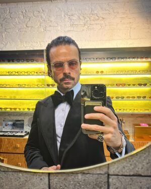 José María Torre Instagram - Y para complementar perfectamente este Tuxedo de #CasablancaAtelier cruzado 2 botones de velvet y detalles en los filos , camisa azul y bow tie también en velvet……..Tuve que correr por las gafas perfectas con mis queridos de @dryork y vaya que quedaron brutales!!
@lazare.studio 
#NewGentleman