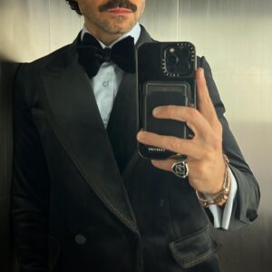 José María Torre Instagram - Y para complementar perfectamente este Tuxedo de #CasablancaAtelier cruzado 2 botones de velvet y detalles en los filos , camisa azul y bow tie también en velvet……..Tuve que correr por las gafas perfectas con mis queridos de @dryork y vaya que quedaron brutales!!
@lazare.studio 
#NewGentleman