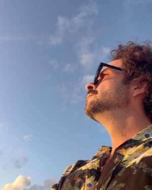 José María Torre Instagram - Recap de un Año Nuevo en un país hermano , que la pasamos masiado chévere ,Venezuela Gracias por todo de verdad que disfrutamos la comida, sus playas , su gente muchos amigos nuevos que se llevan en el Corazón gracias familia Gómez de pana ke ejtuvo arrecho!!!
Sin duda se vuelve pronto!!
#NewGentleman