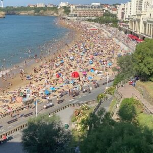 José María Yázpik Instagram - Sólo los vi de lejecitos. Nos seguimos cuidando. Biarritz.