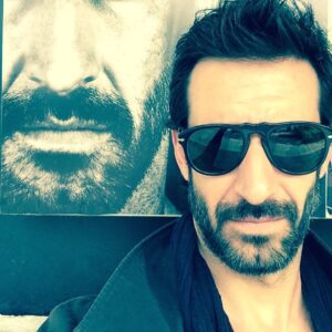 José María Yázpik Instagram - Extraño hacer teatro. Ojalá pueda pronto. #unhombreajeno 😎