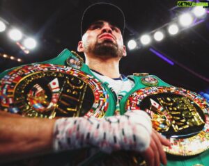 Jose Ramirez Instagram - Un sueño echo realidad. #CampionMundial 
#TeamRamirez 
#JCR 
#WBC
@trboxing 
Picture by @4mikeywilliams