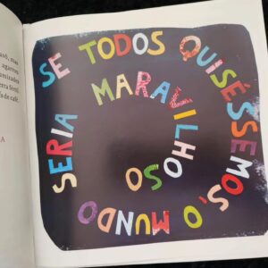 José Raposo Instagram - Interpretei há uns meses a figura do Comendador Rui Nabeiro numa série, e se, como todos, conhecia a sua personalidade humanista e empresarial, fiquei ainda mais profundamente admirado com a dimensão das suas qualidades humanas! A MARIANA JONES (@depernasparaoar_ ) escreveu um livro infantil sobre a sua vida, chamado “O AVÔ RUI - o senhor do café”, que só pelo facto de contar esta exemplar história de vida aos miúdos já é um fantástico acto didático! Soube que interromperam ontem de propósito o lançamento do livro por criticarem outro livro que a Mariana tinha publicado antes, chamado “O PEDRO GOSTA DO AFONSO”, numa atitude preconceituosa e discriminatória! Atitudes como esta são inaceitáveis em pleno século XXI numa sociedade pluralista e democrática, acho que está tudo a ficar maluco!

#Repost @paulinha.silva.perlimpimpim with @use.repost_ 
☕️ Avô Rui, O Senhor do Café é a bonita sugestão de hoje. Uma história de @depernasparaoar_, com ilustrações de @joanagancho, editada pela @domquixoteeditora.

📘 Neste livro ficamos a conhecer o percurso, desde cedo, do fundador de uma das mais importantes marcas portuguesas - Delta Cafés, o Comendador Rui Nabeiro. "Desde menino que sonhava alto, desde menino que estava predestinado a coisas grandes, desde menino que queria levar a sua terra a todos os cantos do país e ilhas. Este avô, que foi pai e filho, transtormou para sempre a vida de todos aqueles que se cruzaram com ele, deixando uma herança de trabalho, dedicação, empreendedorismo e de muita paixão por tudo o que fazia."

💬 Um livro que é uma bonita homenagem a Rui
Nabeiro, onde se "misturam aromas, afetos, histórias e, acima de tudo, muito amor pela vida e pelos outros." Gostei de conhecer um pouco mais acerca da vida e do percurso daquele que é considerado um dos maiores exemplos de humanismo e visão empresarial no nosso país. Uma homenagem a Rui Nabeiro, mas de certa forma a todos os avós que deixam bonitas memórias que perdurarão nos seus netos. Porque como ele próprio dizia " Se todos quisessemos, o mundo seria maravilhoso”.
❓Já conheciam este livro? Recomendo, vão gostar!
#sugestoesdelivros #booksuggestions #bookswelove #livrosemaislivros #livrododia