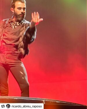 José Raposo Instagram - Já fui ver o meu RICARDO ao Lounge do Casino Lisboa, no show “LA LA BOOM”. E mais uma vez orgulho-me dele quando o ouço cantar tão bem, integrando-se numa maravilhosa performance de um grupo que muito admiro chamado Laboratório! Parabéns pelo belíssimo show, que se vê tão bem a partir das 22.30, tomando um copo neste agradável espaço!

#Repost @ricardo_abreu_raposo with @use.repost
・・・
Durante Julho, estou no @casinolisboa  a fazer o Show La La Boom, de quarta a Sábado às 22h30, no Lounge. A cargo dos meus lindos @laboratorio.pt  e com os meus lindas/os @erick_rdg @_joaopataco @mafalda_mmatos  e @taligoncalves em palco