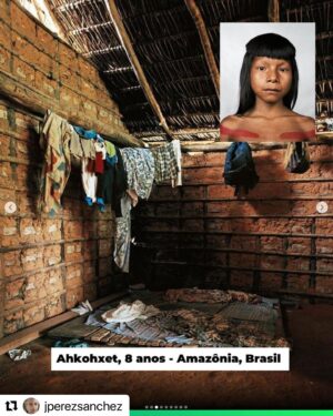 José Raposo Instagram - #Repost @jperezsanchez with @use.repost
・・・
ONDE DORMEM AS CRIANÇAS...

O ensaio fotográfico intitulado “Onde as Crianças Dormem”, produzido pelo talentoso fotógrafo britânico @jamesmollison , oferece um olhar profundo e sensível sobre a infância ao redor do mundo. Este trabalho extraordinário apresenta uma série de imagens que revelam os quartos onde crianças de diversos países dormem, refletindo as vastas diferenças culturais e socioeconômicas entre elas.

Percorrendo países como México, Brasil, Estados Unidos, Escócia, Itália, Israel, Cisjordânia, Quênia, Senegal, Lesoto, Nepal, China e Índia, Mollison capturou não apenas os espaços físicos, mas também as realidades únicas de cada criança. As fotografias dos quartos são acompanhadas por retratos das próprias crianças, proporcionando uma narrativa visual que conecta o espectador diretamente com a vida e as circunstâncias desses jovens.

No Brasil, por exemplo, Mollison fotografou crianças que vivem em comunidades indígena na Amazônia, como exemplo, a índigena Ahkohxet, de 8 anos, na Amazônia, dormindo em uma cama improvisada em uma casa de pau-a-pique.

#fotografia #fotografo #dormir #bbcbrasil

Repost de @terrageopolitica 📸🛏️