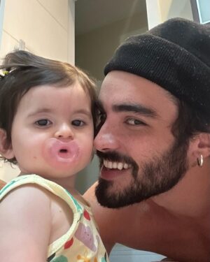 José Victor Pires Instagram - fotinhas com ela ao vivo! Silêncio por favor, a princesa ta com soninho e vai dormir agora… bjuuu família 🌟🤍