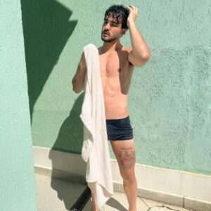 José Victor Pires Instagram - De hoje… quintal,sol, vitamina D e terapia! encaixando as engrenagens em busca do meu melhor 🛤 ⚙️🧠