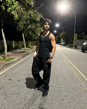 José Victor Pires Instagram - 💕💕👍🏼👯‍♀️🪩💋🎭…. tem aproveitado seu carnaval?