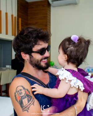 José Victor Pires Instagram - Filha! Que dia especial… que sensação diferente e FELIZ comemorar o seu 1º aniversário, poder ver você aproveitando sua festa cheia de saúde e com sua família do lado! Vc é muito especial Maya… que você seja muito feliz minha filha! To aqui pro que você precisar ❤️ 

📷: @produtoraleocallenzo