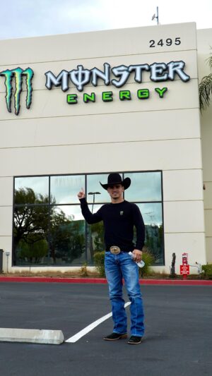 José Vitor Leme Instagram - Visiting the home of the beasts @monsterenergy 🔥