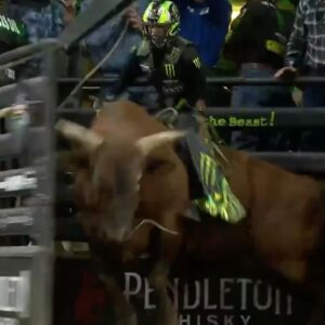 José Vitor Leme Instagram - Leme is lights out in Nampa! The 2X World Champion is blazing a trail towards the Top 15, steadily securing his position away from the danger zone and inching closer to another shot at the prestigious gold buckle.