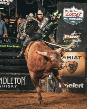 José Vitor Leme Instagram - Leme is lights out in Nampa! The 2X World Champion is blazing a trail towards the Top 15, steadily securing his position away from the danger zone and inching closer to another shot at the prestigious gold buckle.