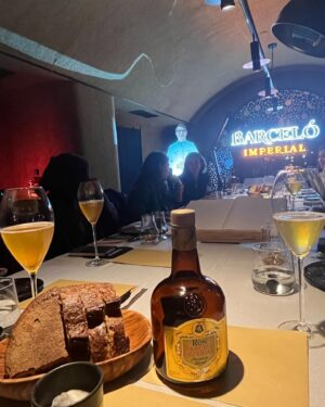 José de la Torre Instagram - Hola chicxs, quiero invitaros a participar en una experiencia única que homenajea el 40° aniversario de Barceló Imperial con una cena increíble en @lenadanigarcia 
Para ello:
- Etiquetad a la persona con quién os gustaría vivirla.
- Seguid a la cuenta de @ronbarcelospain 

Enhorabuena a @marisagj29 Los amigos de Ron Barceló se pondrán en contacto contigo para los detalles. Disfruta!😊

#keepthesecretbarceloimperial 
#ad