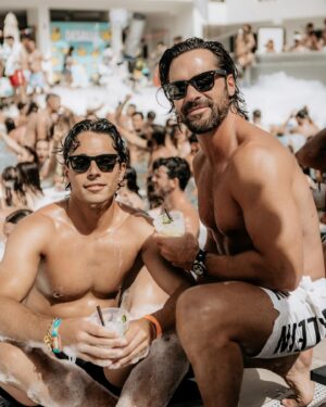 José de la Torre Instagram - La felicidad de llegar a Canarias, ver a tus amigos, agarrar un mojito y ponerte a cantar hasta que se te rompa la voz. 

Eso ha sido Desalia 2024. 

Y eso es gracias al team que hay detrás de @ronbarcelospain que cada año se supera.