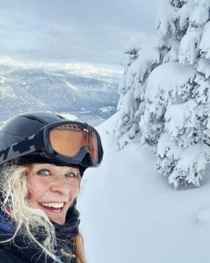 Josée Lavigueur Instagram - Une dernière magnifique journée avec ma physio pref! Les grandioses montagnes Whistler et Blackcomb! Des moments fous et inoubliables ⛰️🌲💚
Merci @sarahlaphysio 🩷 de me laisser vivre encore de si belles aventures avec toi!