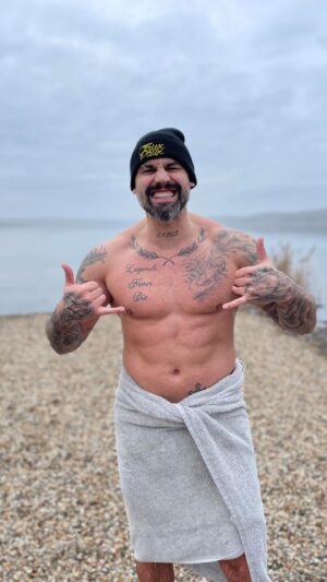 Josef Kůrka Instagram - Moje POPRVÉ !!! Otužuji se už celkem dlouho, ale dávám jen studenou sprchu, vanu, ale tohle je jinej level 😀😀Málem jsem odpadl 🙏😀😀🤛 Jaké bylo vaše poprvé ? 😀😀A bylo pak ještě někdy PODRUHÉ ? 😀😀😀 #still #mood #insta #video