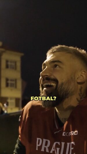 Josef Kůrka Instagram - Mám pro tebe pozvánku na zápas Amerického fotbalu @praguelions 🆚 Hamburg sea devils🏈 který je evropskou špičkou a ty ho můžeš vidět na vlastní oči v Praze 26.5. Na stadionu  Viktorky Žižkov od 14:30h, Na vlastní oči uvidíš hráče kteří  nakoukli i do slavné NFL ( Můj um na hřišti neuvidíte  nebojte se) 😀😀 Já budu společně s vámi fandit a chci ať vás přijde co nejvíce tak vám tady házím  přímo odkaz na slevu 20% na vstupenky, tak se vidíme v neděli 💪https://www.ticketmaster.cz/event/50731?CL_ORIGIN=ORIGIN6&camefrom=infl6 #americanfootball #game  #win #sport