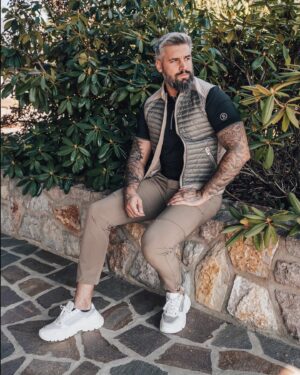 Josef Kůrka Instagram - @bogner_czech a já pro vás máme 
10% slevu, která platí do 10.4.2022 na e-shopu www.bogner-eshop.cz a ve všech jejich kamenných prodejnách. Slevový kód PEPA10.
Foceno v prostorách - Parkhotel Popovičky.
Foto: @terezabicakova_foto . Zn. BOGNER letos slaví 90. let na trhu. Děkuji moc,za super profi spolupráci. #bogner #moda #sport #fashion #model #life #is #life #czechboy #best #tattoo #instagood #instagram