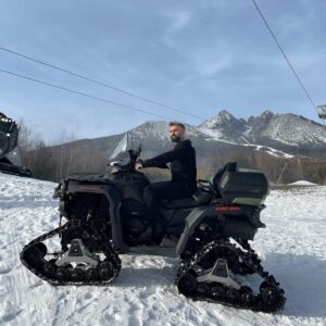 Josef Kůrka Instagram - Již brzy nová kolekce od @gymiocz objednat můžeš na https://www.gymio.com/  #wear #sport #live #mountains #snow #sky #czechboy
