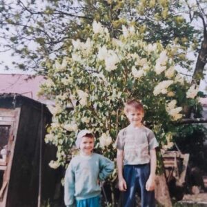 Josef Kůrka Instagram - Já a můj bratr ☺️😁✌️Když se blíží ty Vánoce 😀Škoda, že už nemáš ty sloni uši 😕😂😂😂 ❤️❤️ Jak bylo u vás za mlada ? Pohoda ? 😀💪 #bratri #jak #se #patri