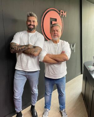 Josef Kůrka Instagram - Kdo dneska poslouchal RANNÍ KLUB, nejen o modelingu, ale taky třeba, jak mít buchty na břiše 🙏💪Ještě jednou moc děkuji  za pozváni, užil jsem si to 🙏✌️ #radio #talkshow #czechboy #goodmorning #like #picoftheday #mood #express #milospokorny #muzroku