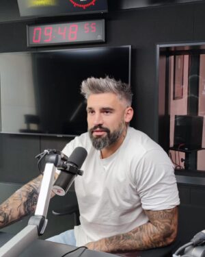 Josef Kůrka Instagram - Kdo dneska poslouchal RANNÍ KLUB, nejen o modelingu, ale taky třeba, jak mít buchty na břiše 🙏💪Ještě jednou moc děkuji  za pozváni, užil jsem si to 🙏✌️ #radio #talkshow #czechboy #goodmorning #like #picoftheday #mood #express #milospokorny #muzroku