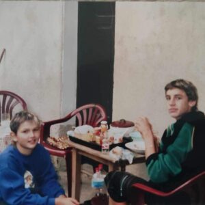 Josef Kůrka Instagram - Já a můj bratr ☺️😁✌️Když se blíží ty Vánoce 😀Škoda, že už nemáš ty sloni uši 😕😂😂😂 ❤️❤️ Jak bylo u vás za mlada ? Pohoda ? 😀💪 #bratri #jak #se #patri